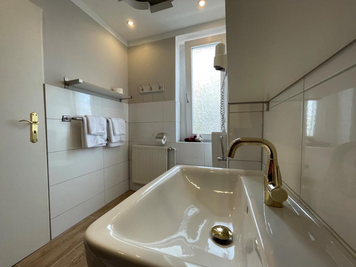 Hotel Kenny & Henry Cuxhaven Bagian luar foto