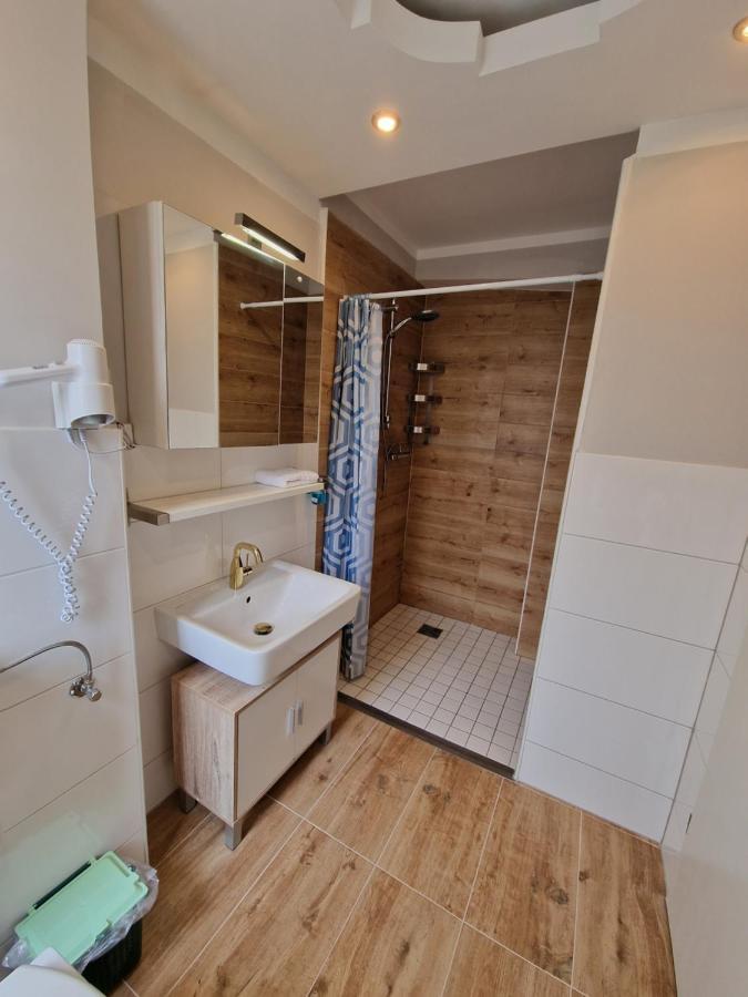 Hotel Kenny & Henry Cuxhaven Bagian luar foto