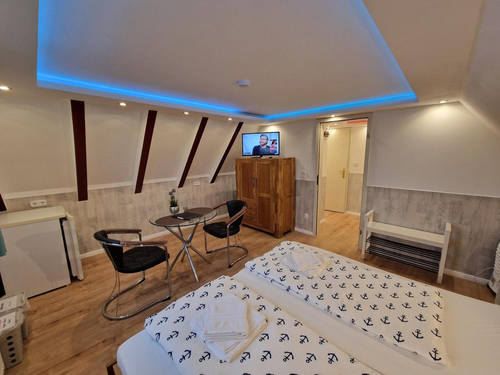 Hotel Kenny & Henry Cuxhaven Bagian luar foto
